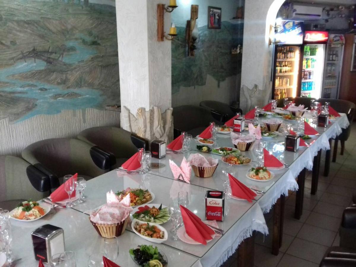 فندق Racu Comrat المظهر الخارجي الصورة